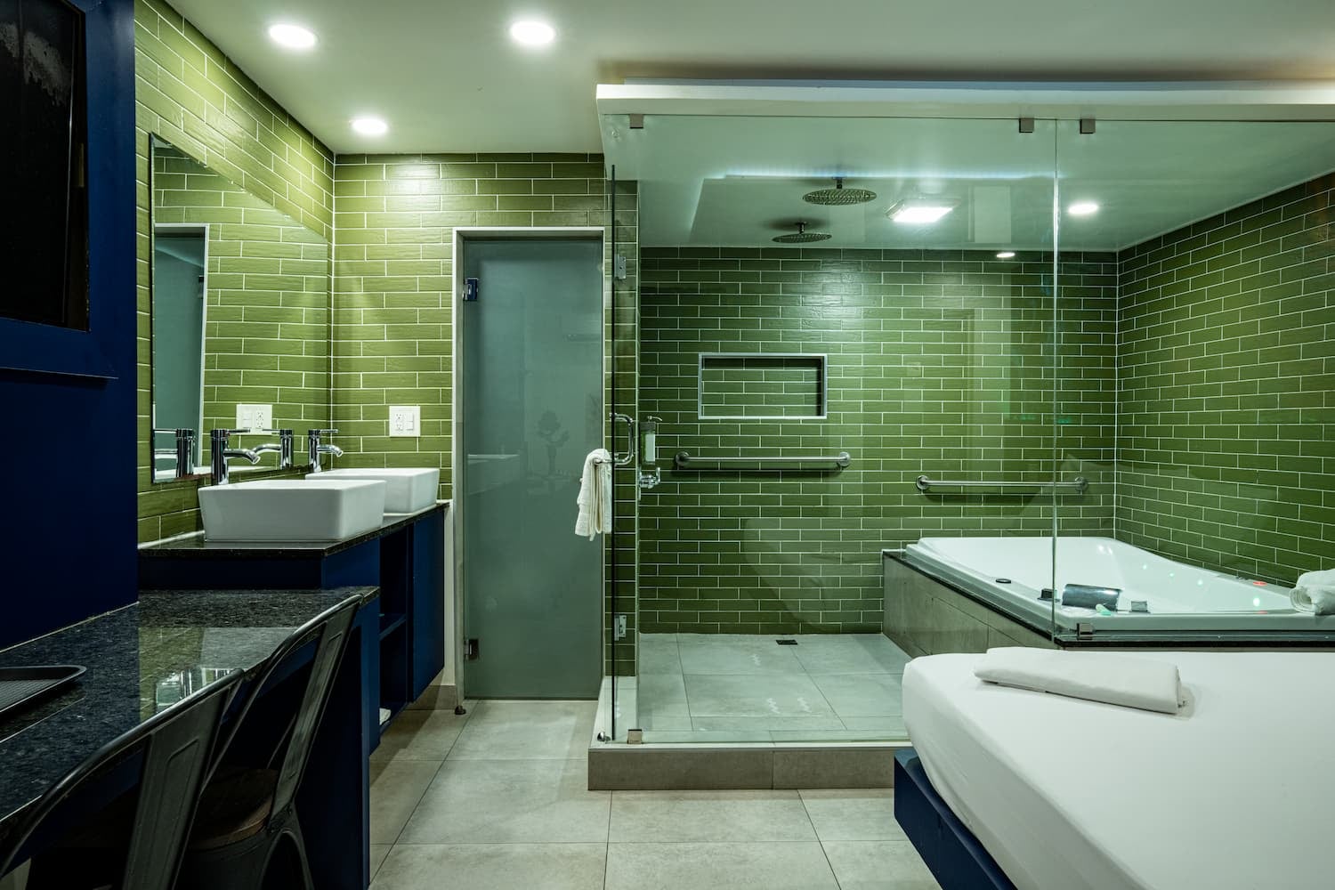 Suite Jacuzzi view 4